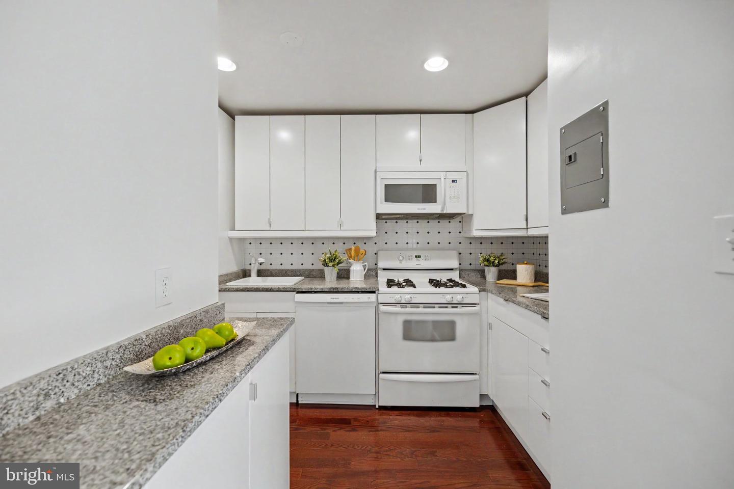 2710 Macomb St Nw #310 Property Photo 16
