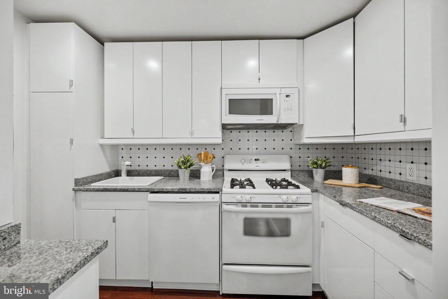 2710 Macomb St Nw #310 Property Photo 17
