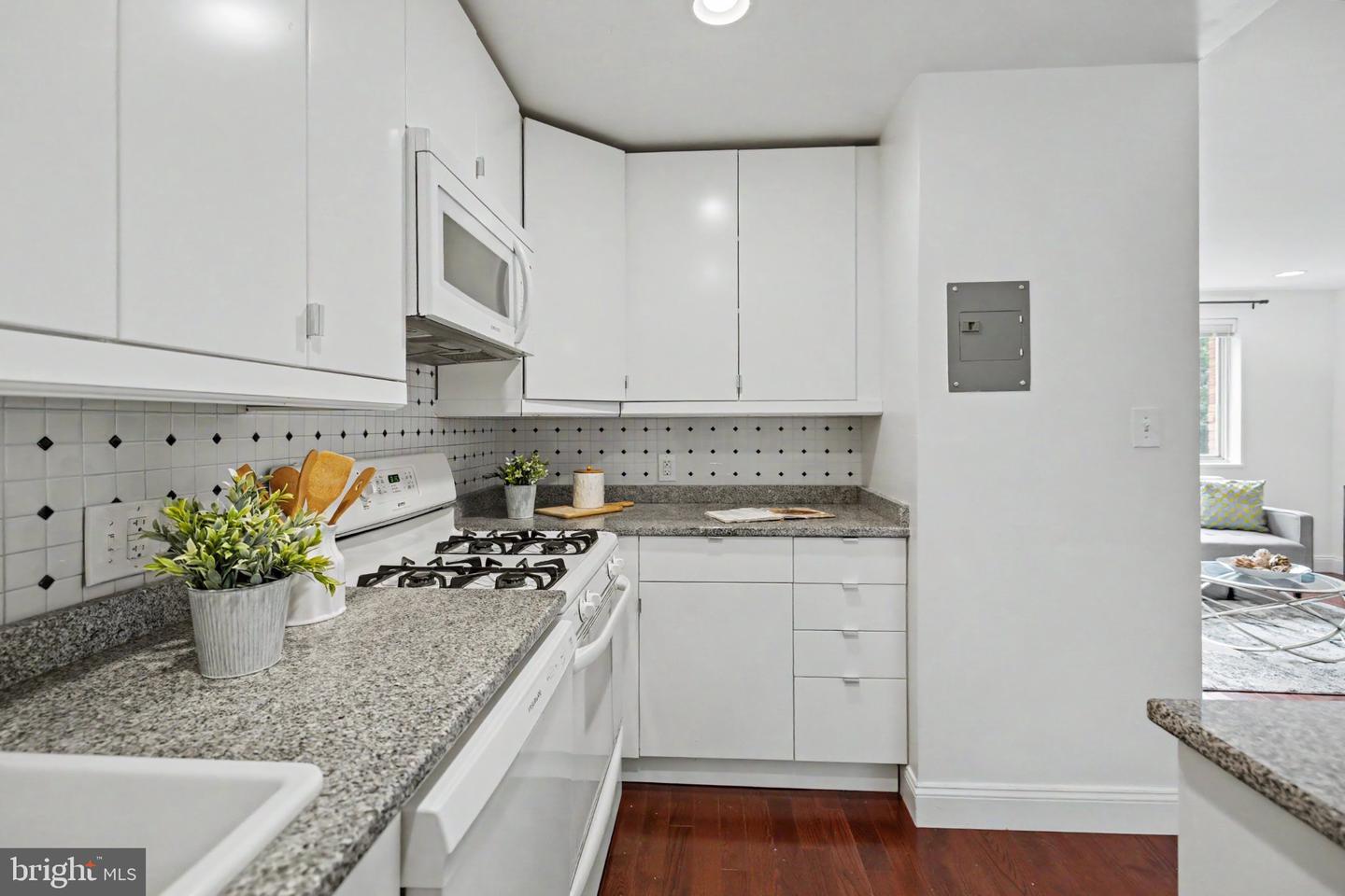 2710 Macomb St Nw #310 Property Photo 18