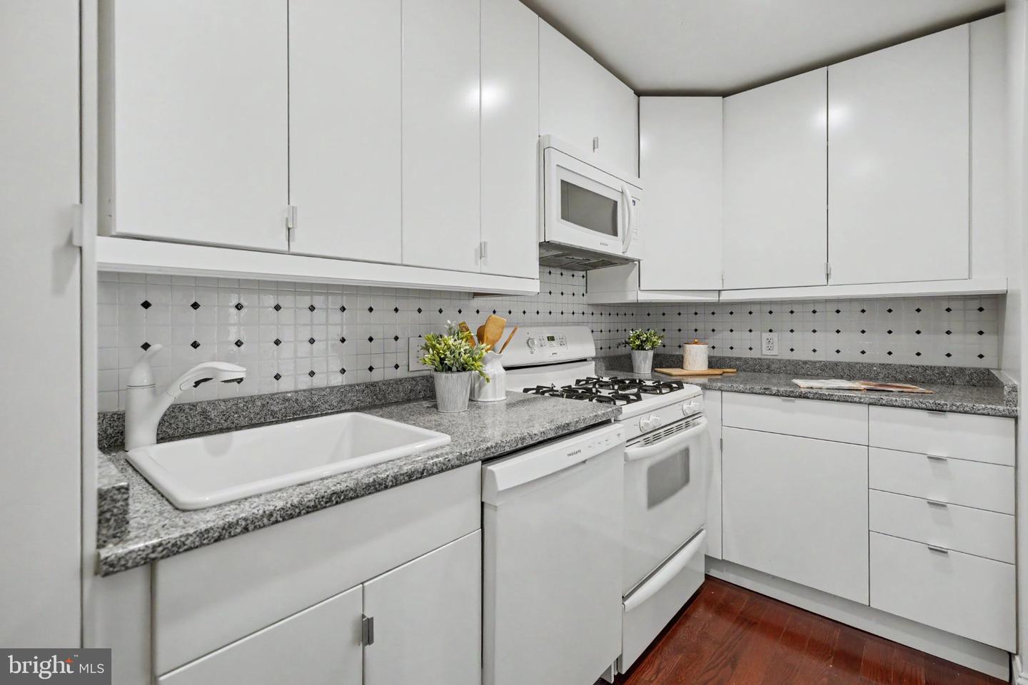 2710 Macomb St Nw #310 Property Photo 19
