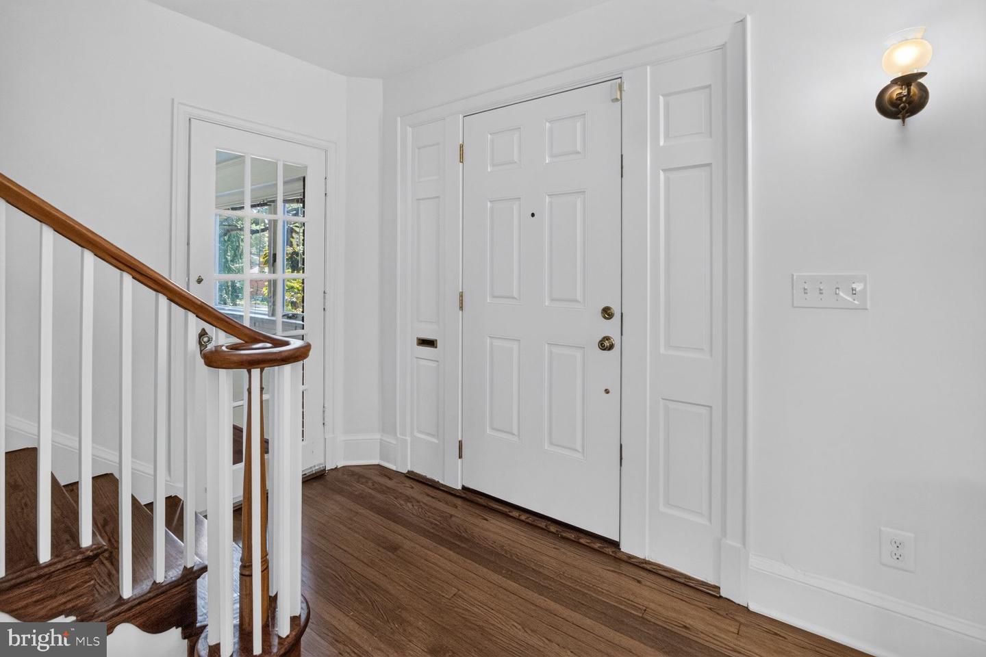4929 Macarthur Blvd Nw Property Photo 3