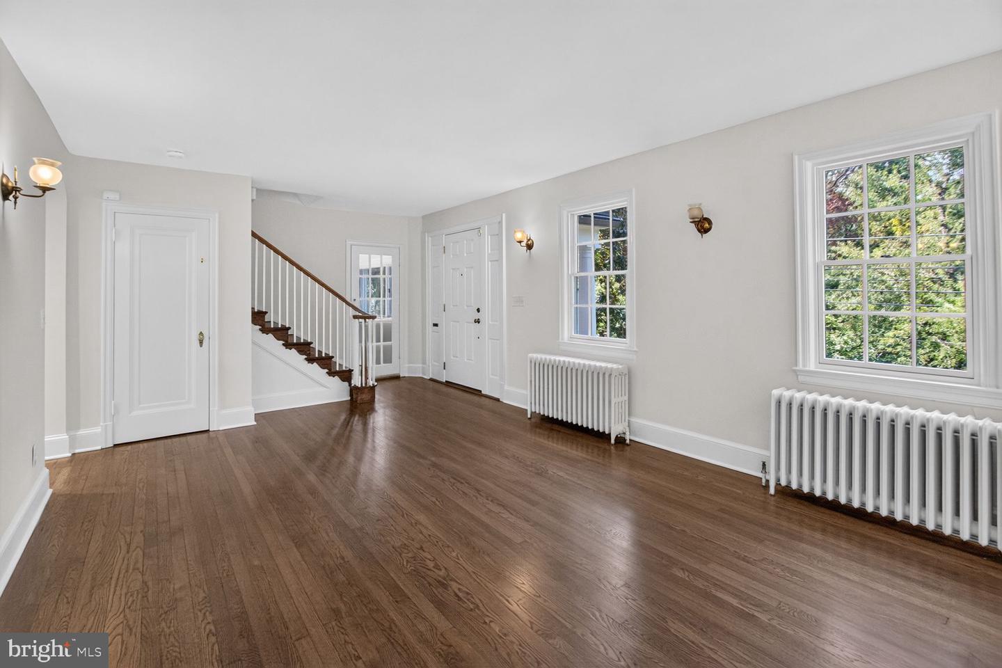 4929 Macarthur Blvd Nw Property Photo 4