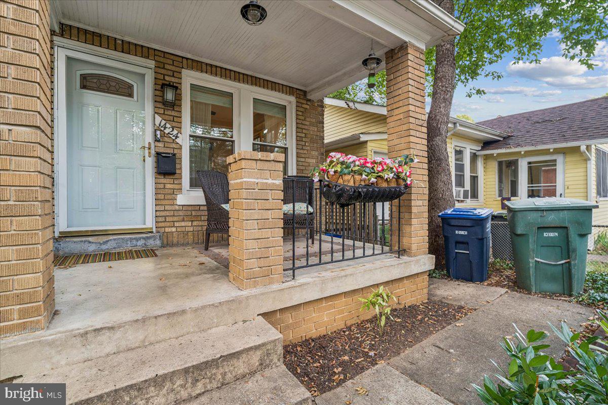 1424 Kearny St Ne Property Photo 3