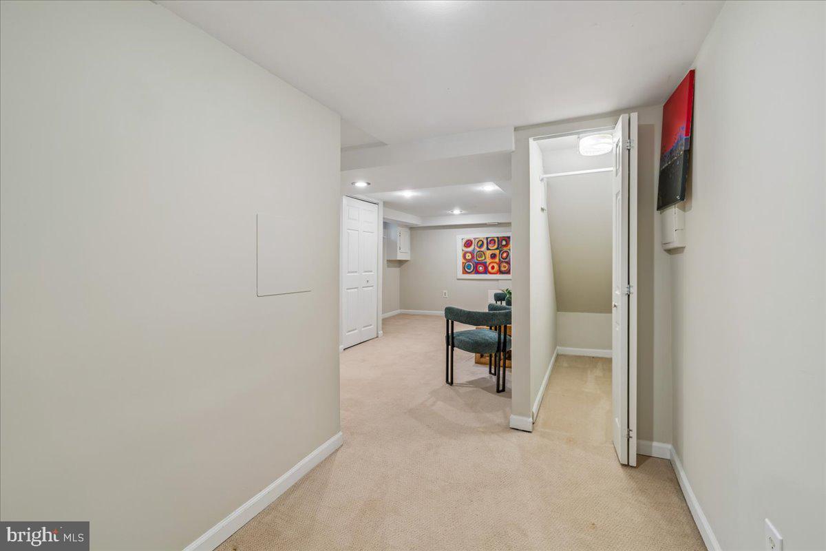 1424 Kearny St Ne Property Photo 33
