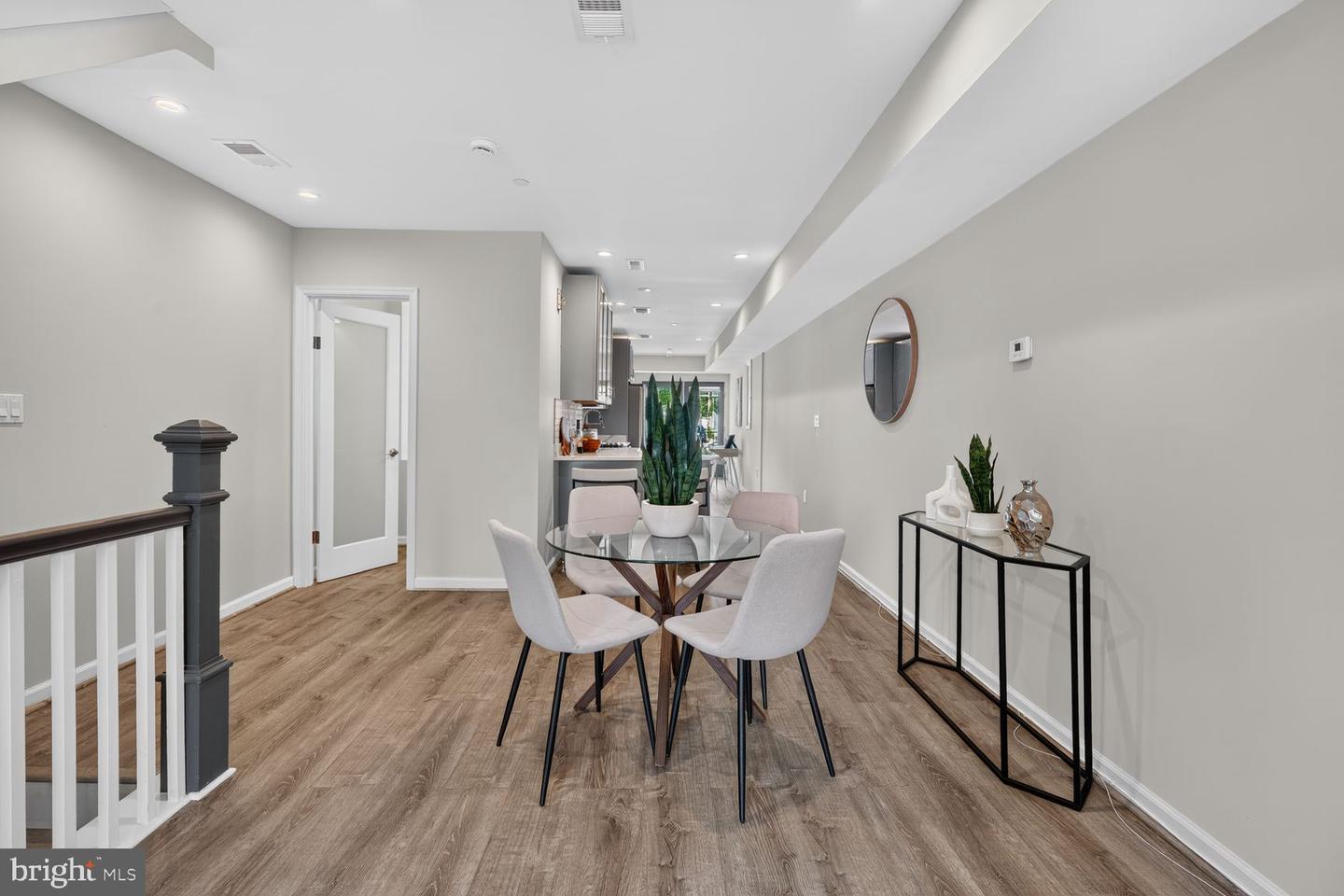 2016 4th St Ne #2 Property Photo 3