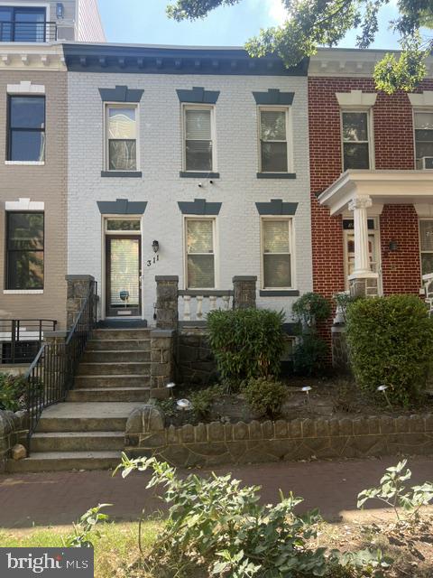 311 I ST NE Property Photo 1