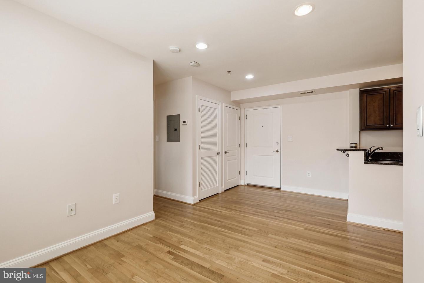 804 Taylor St Nw #304 Property Photo 9