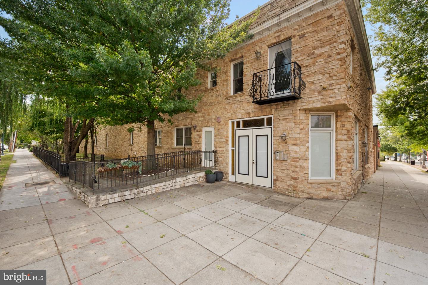936 MADISON ST NW #201 Property Photo 1