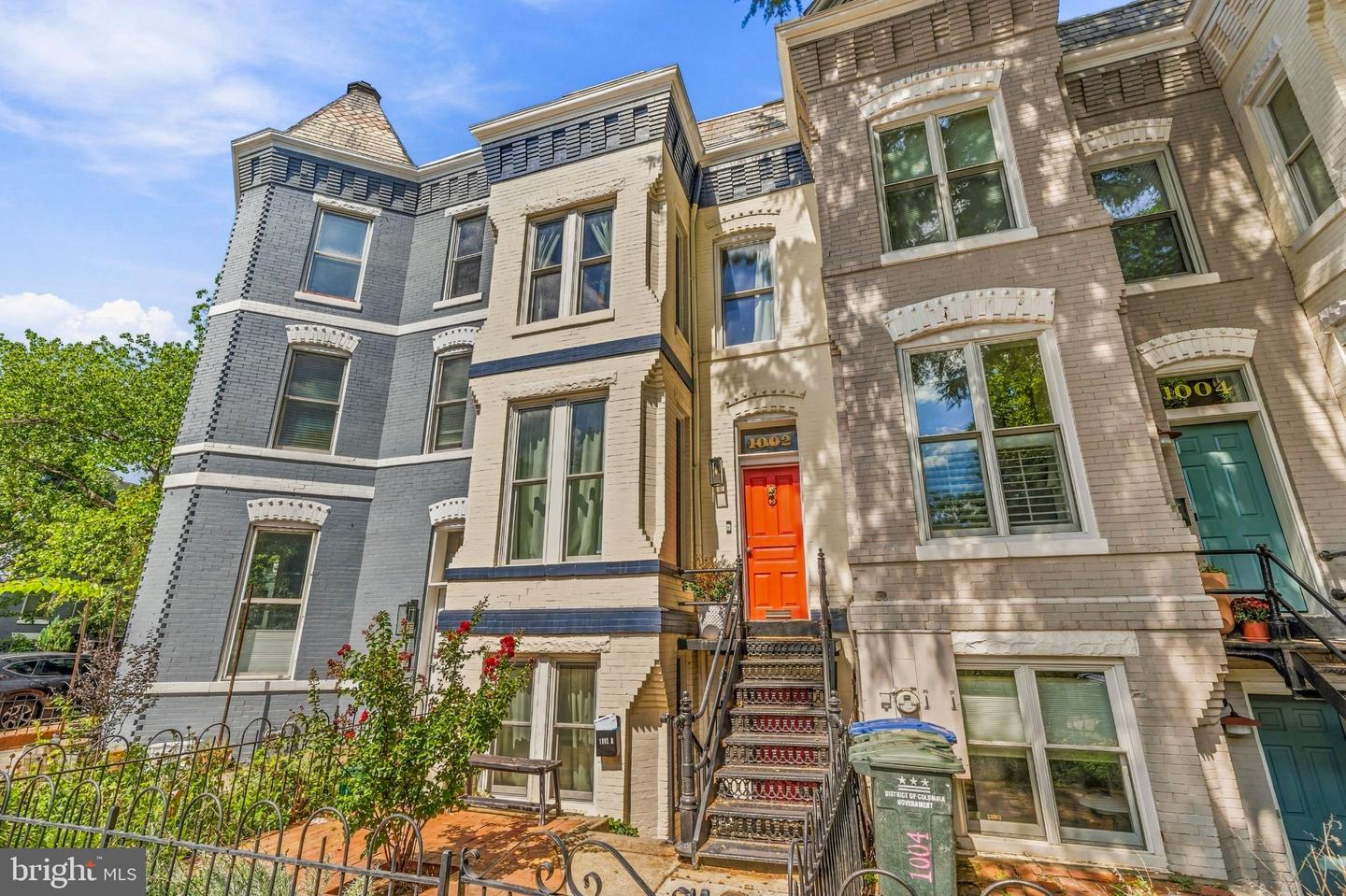 1002 CONSTITUTION AVE NE Property Photo 1