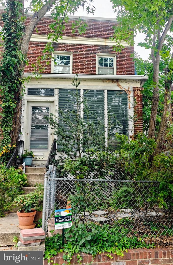617 21ST NE Property Photo 1