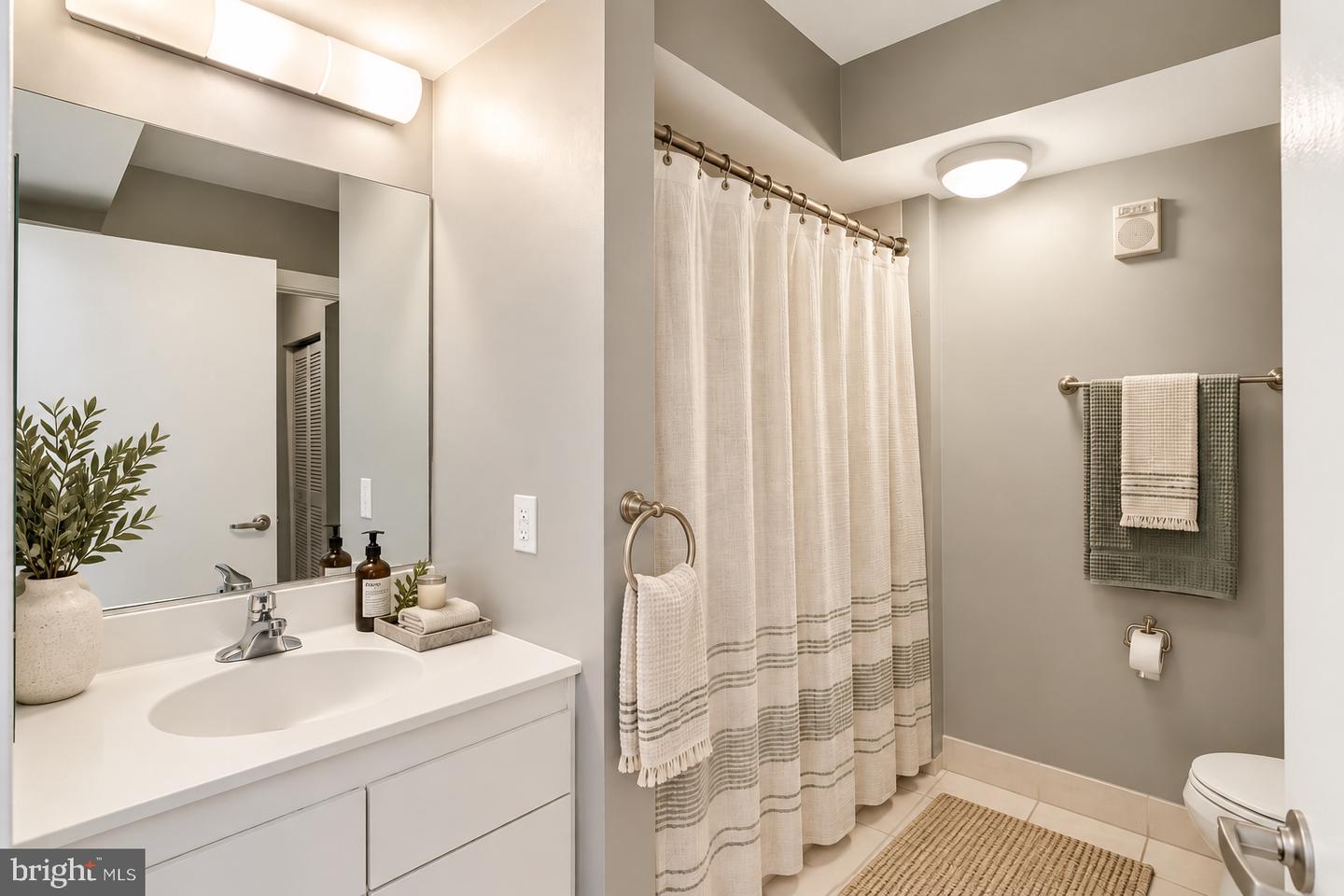 1000 New Jersey Ave Se #515 Property Photo 4