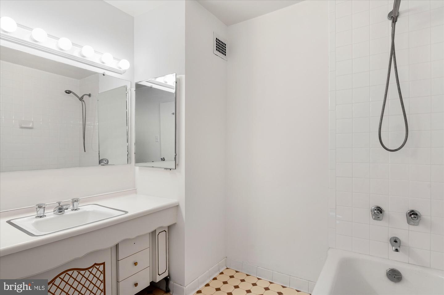 4101 Cathedral Ave Nw #903 Property Photo 16