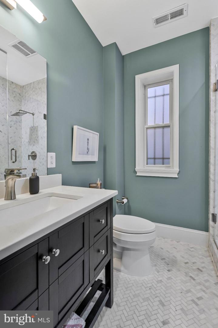 1338 Fairmont St Nw #2 Property Photo 6