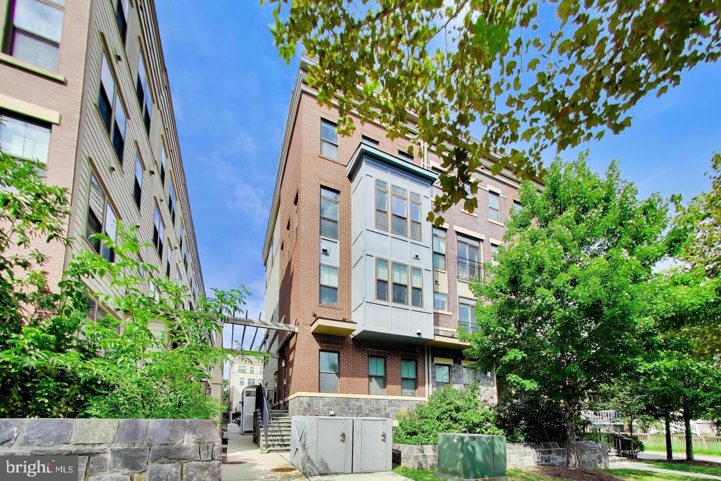 915 Elder St Nw #c Property Photo 2