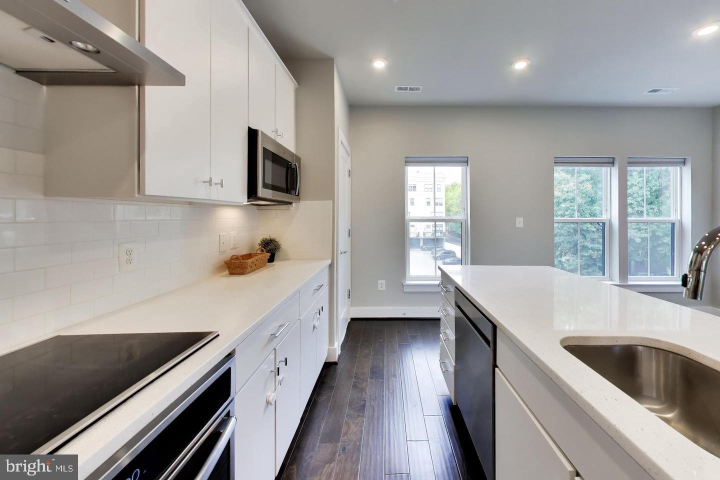 915 Elder St Nw #c Property Photo 10