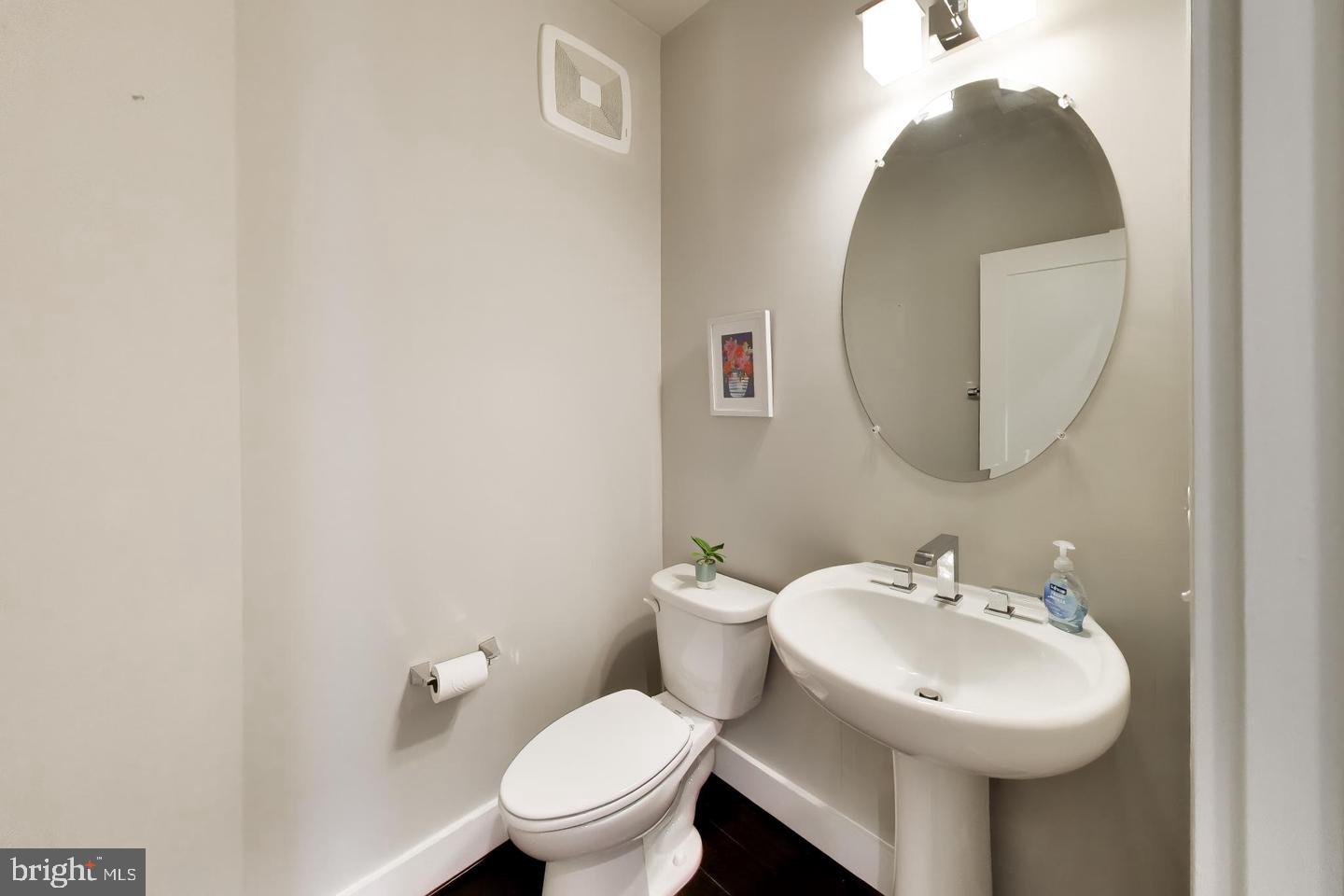 915 Elder St Nw #c Property Photo 12