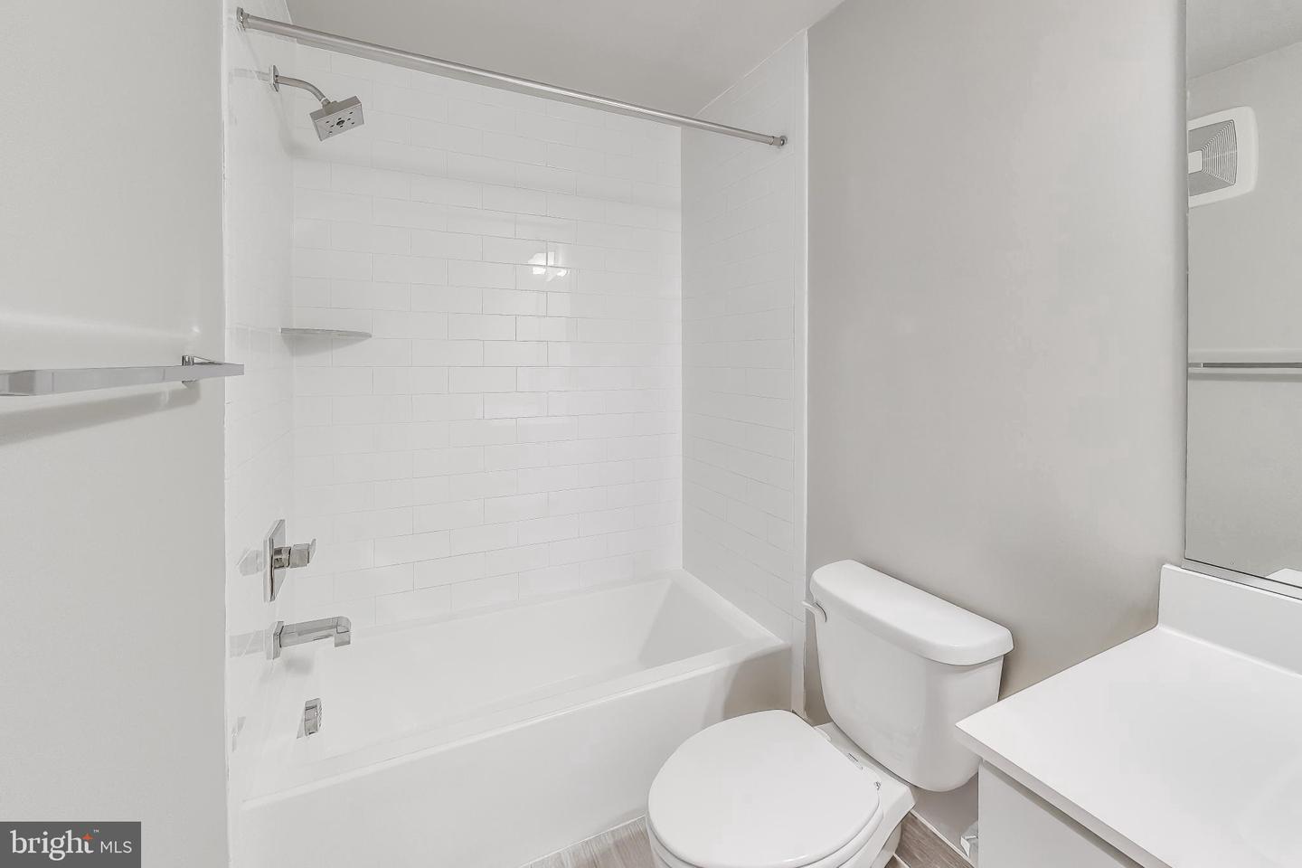 915 Elder St Nw #c Property Photo 21