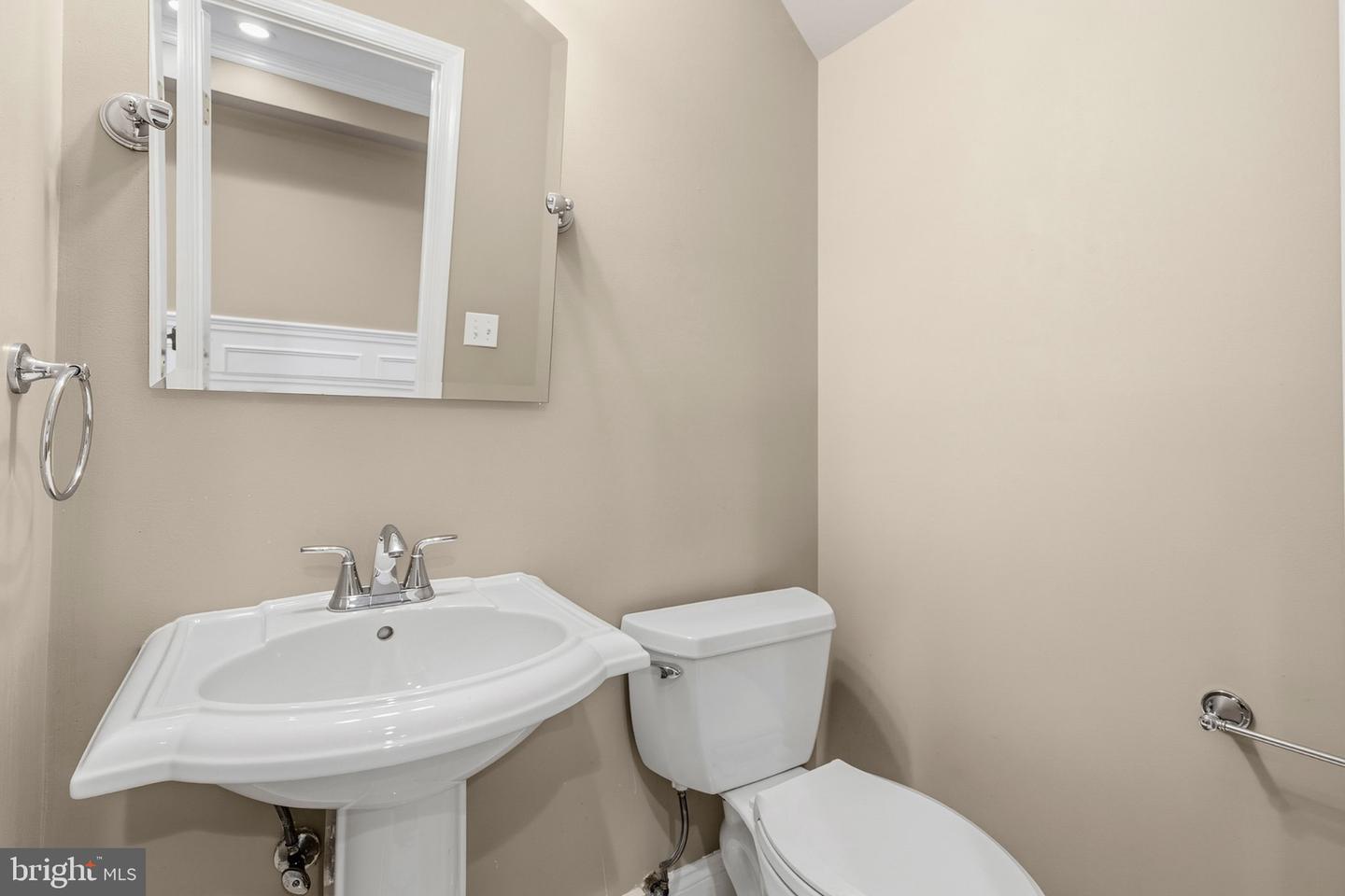 827 4th St Ne Property Photo 8