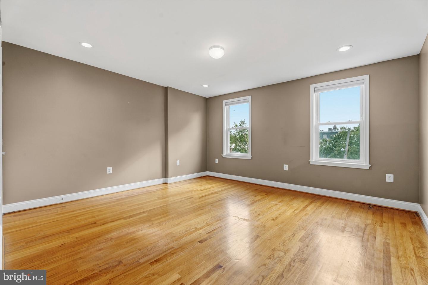 827 4th St Ne Property Photo 26