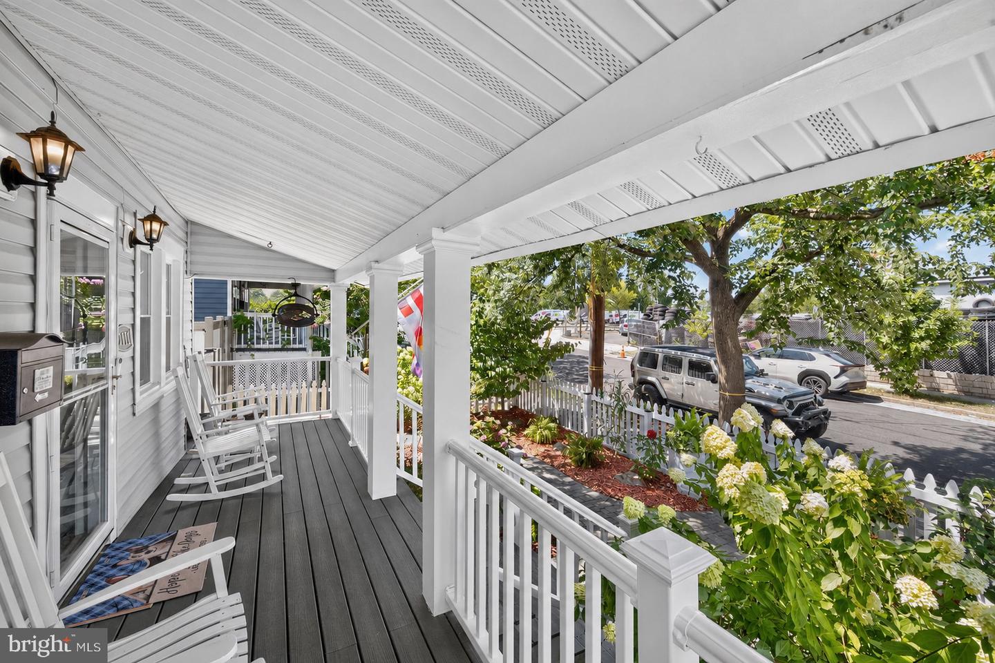 2111 Rand Pl Ne Property Photo 2