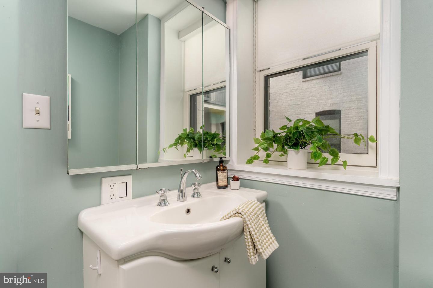 2230 California St Nw #3be Property Photo 42