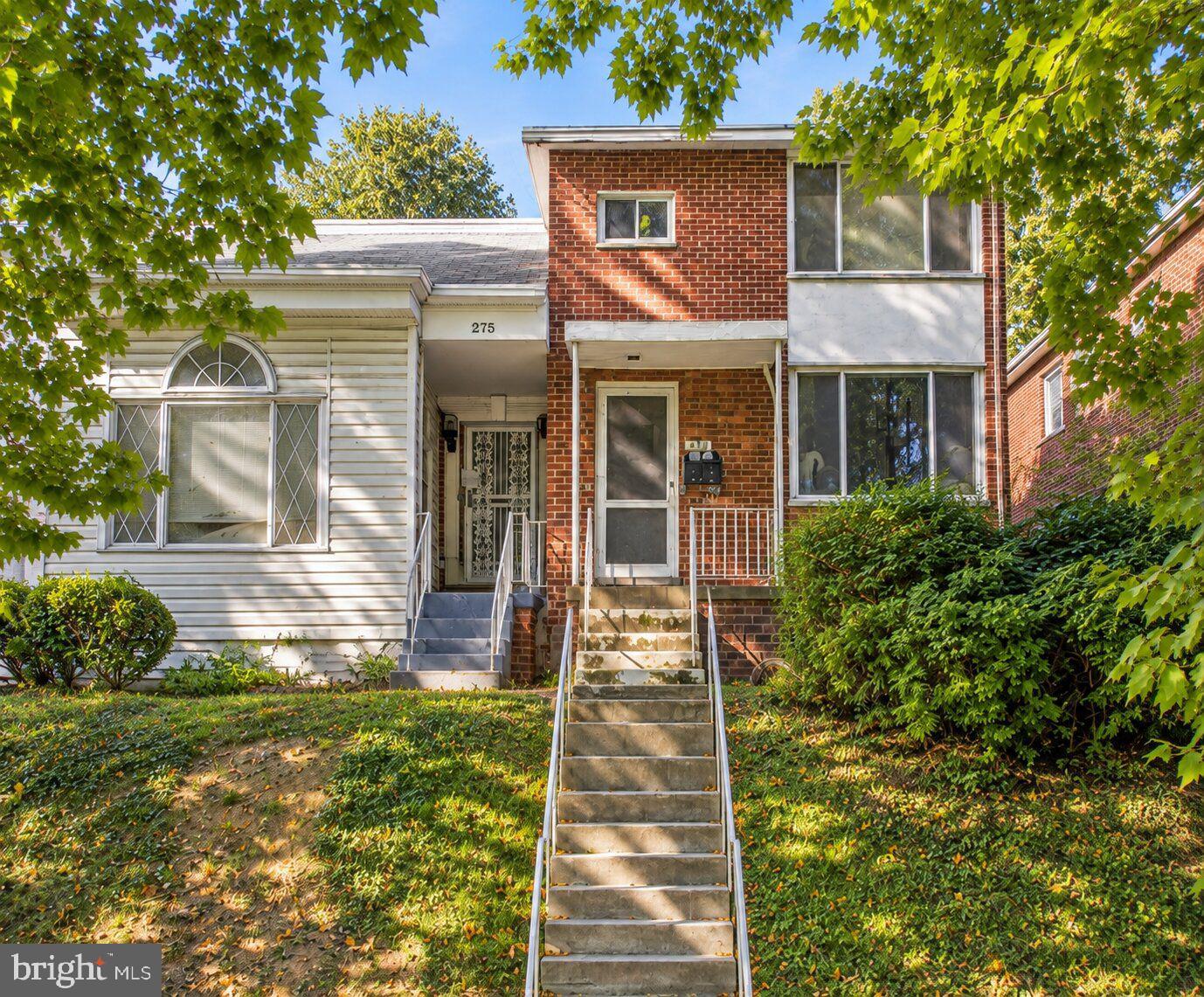 273 HAWAII AVE NE Property Photo 1