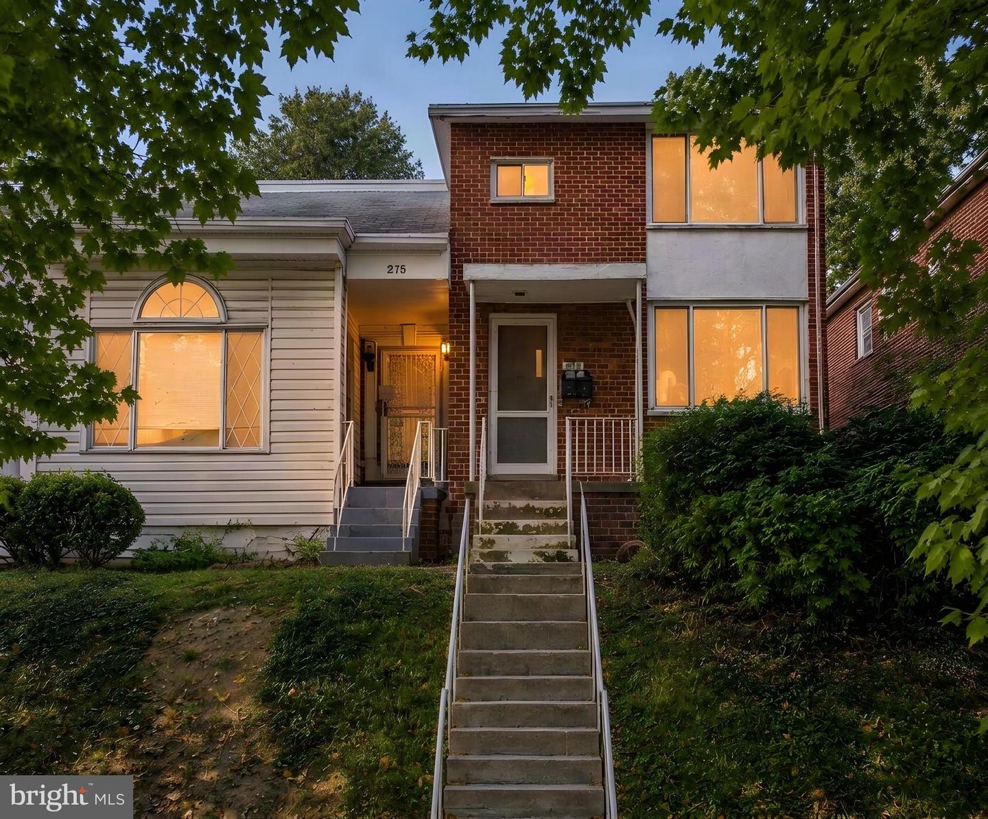 273 Hawaii Ave Ne Property Photo 3