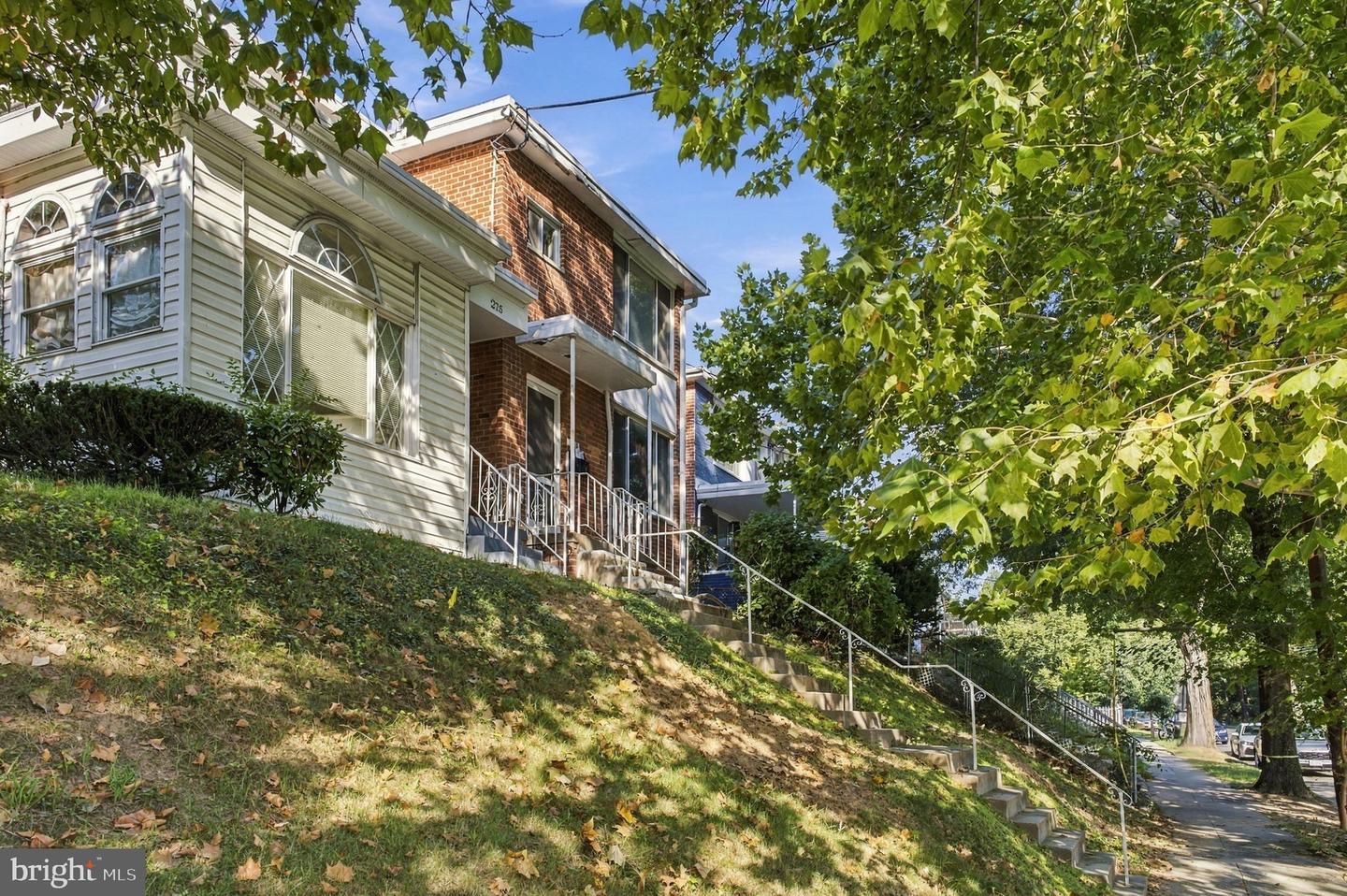 273 Hawaii Ave Ne Property Photo 6