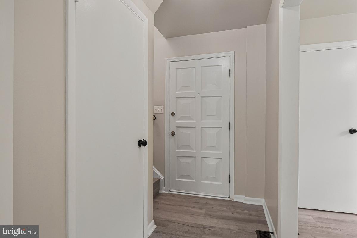 1229 Delafield Pl Ne Property Photo 5