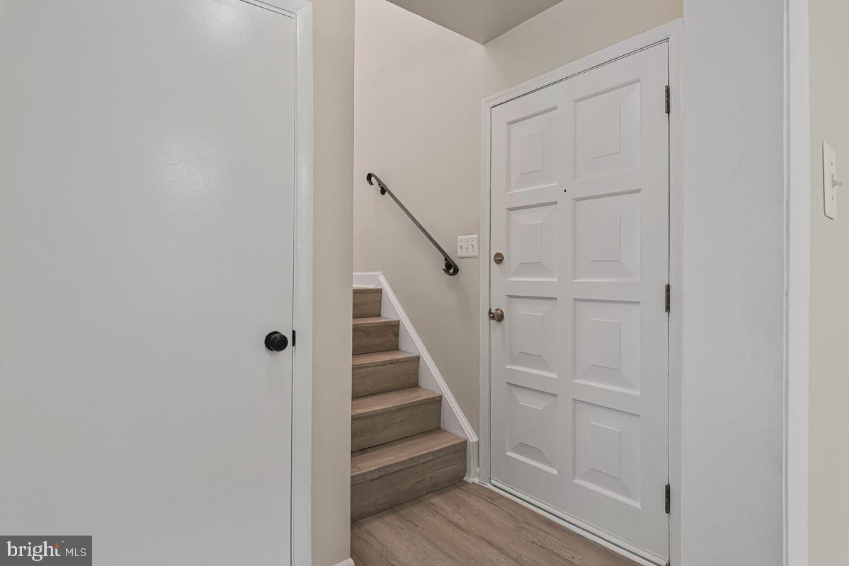 1229 Delafield Pl Ne Property Photo 6