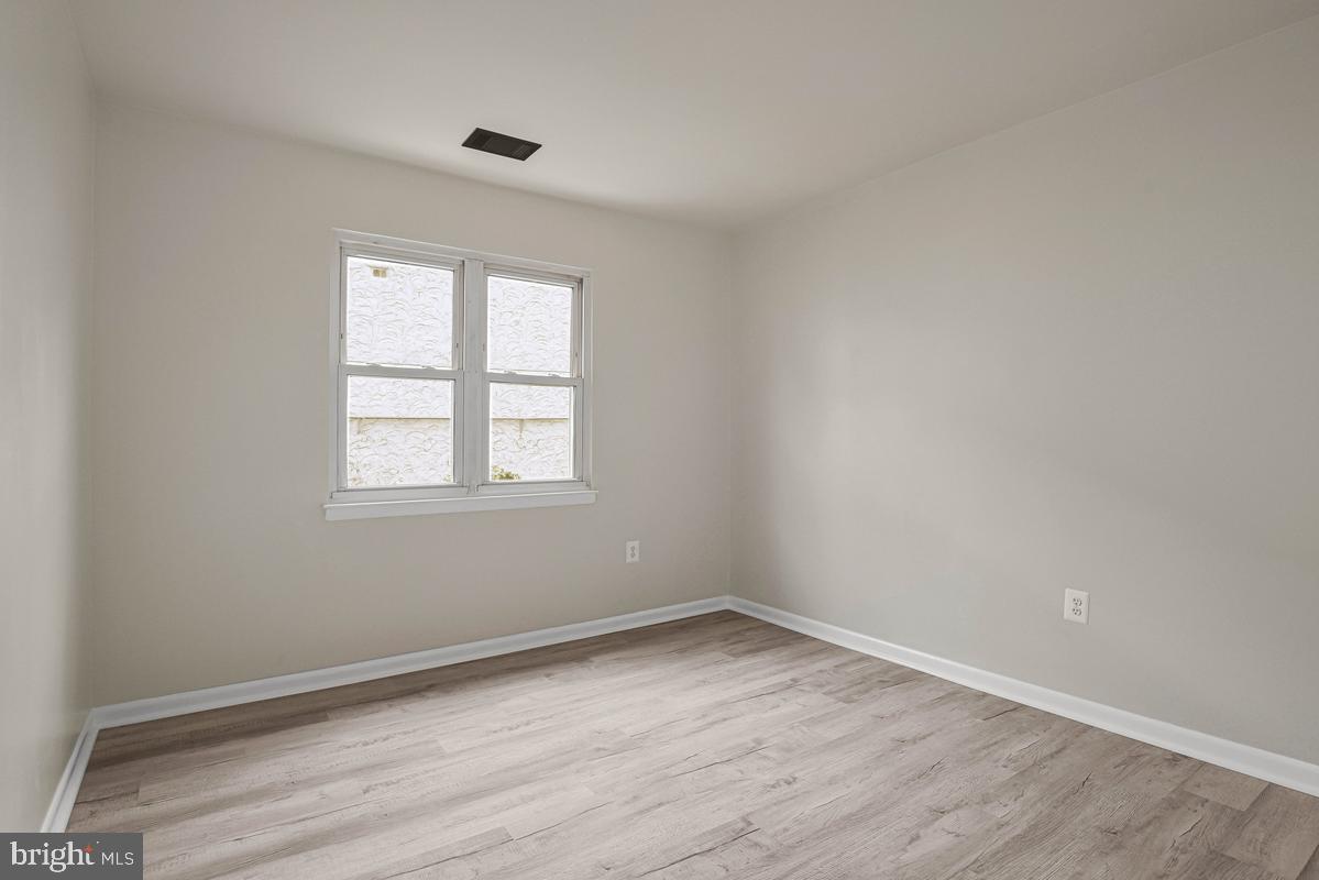 1229 Delafield Pl Ne Property Photo 16