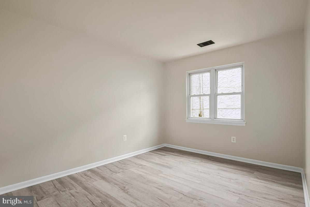 1229 Delafield Pl Ne Property Photo 18