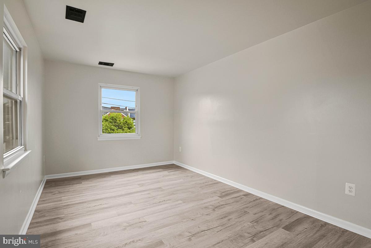 1229 Delafield Pl Ne Property Photo 25
