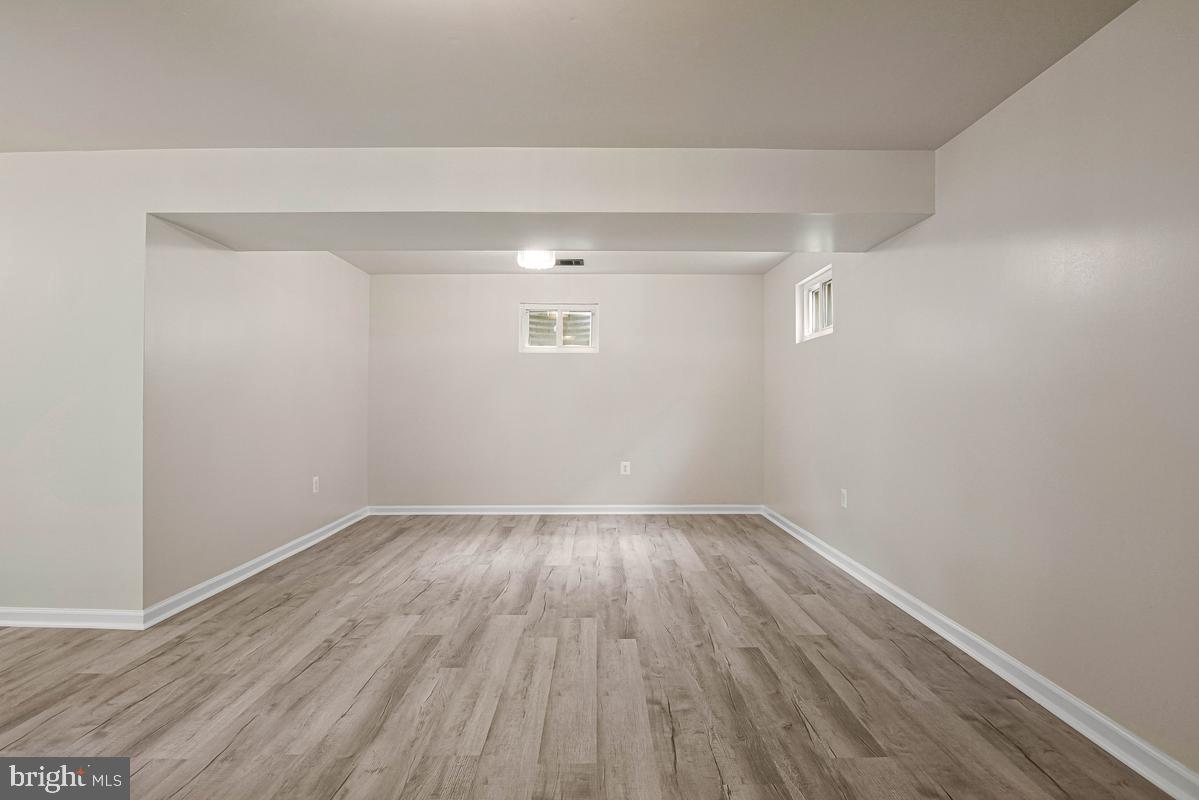 1229 Delafield Pl Ne Property Photo 29