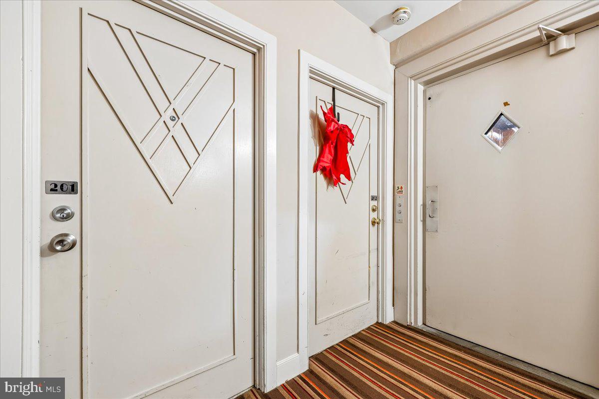 1727 R St Nw #201 Property Photo 2