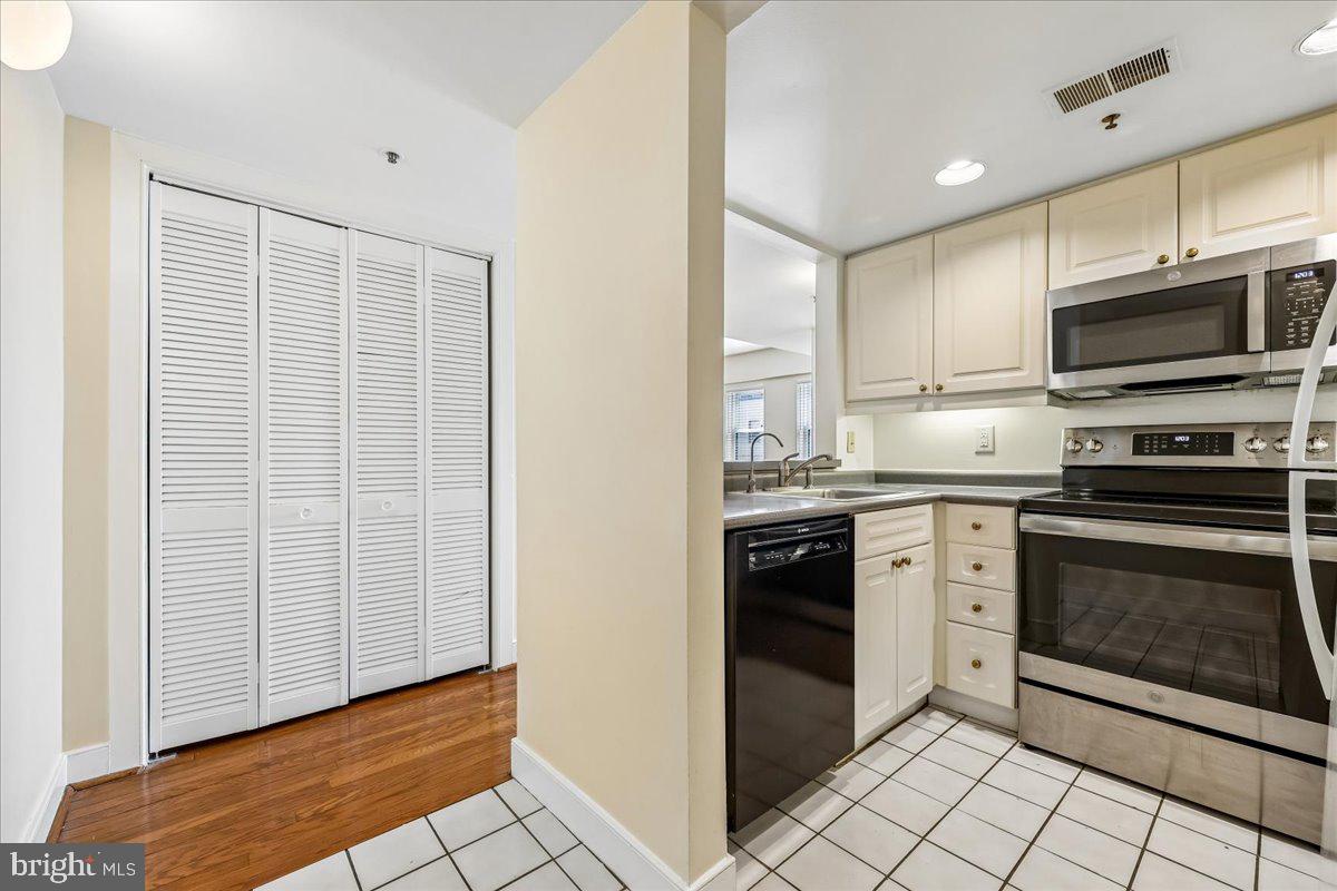 1727 R St Nw #201 Property Photo 3