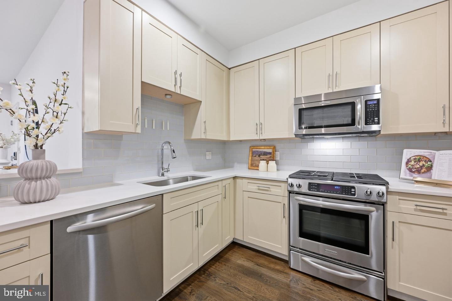 1696 Lanier Pl Nw #3 Property Photo 7