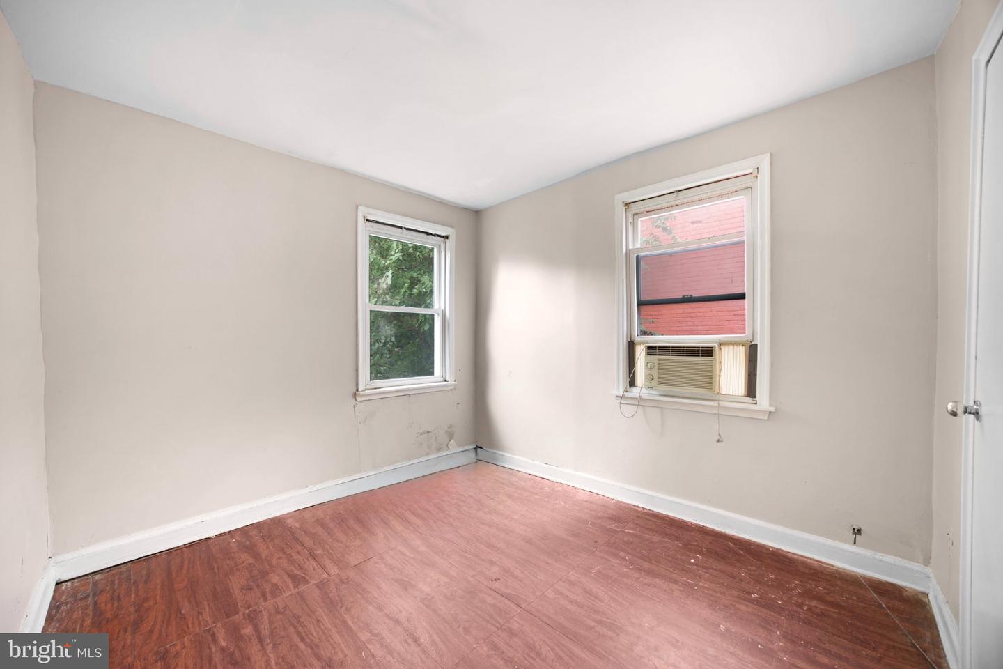 1306 Eastern Ave Ne Property Photo 18