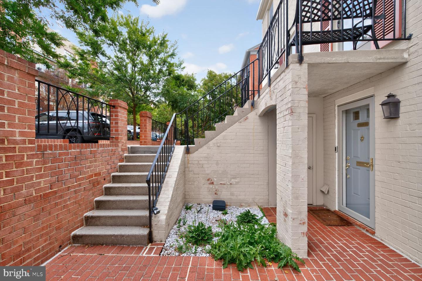 1636 Beekman Pl Nw #d Property Photo 2