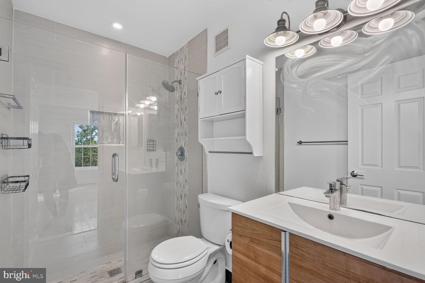 1636 Beekman Pl Nw #d Property Photo 7