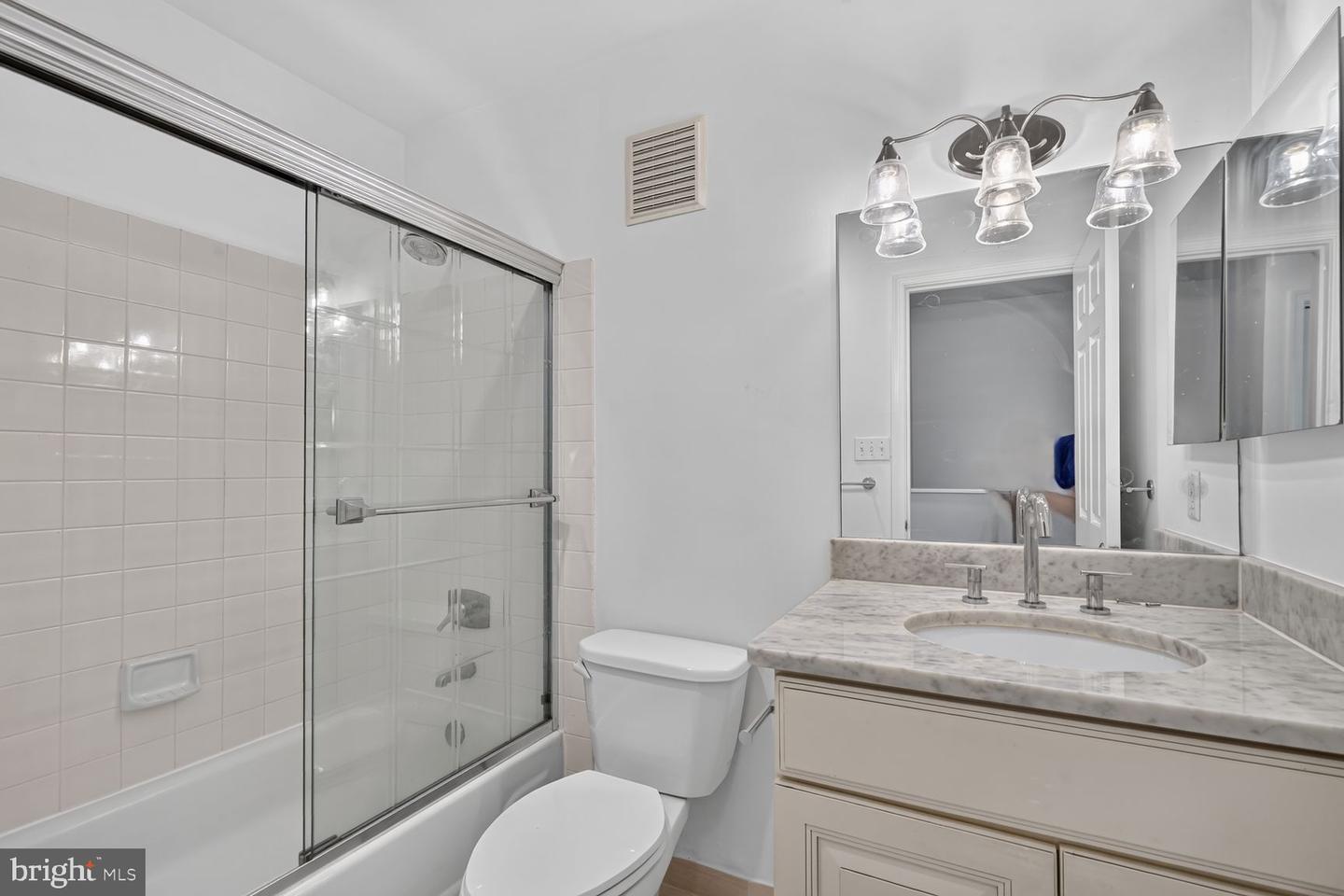 1636 Beekman Pl Nw #d Property Photo 11
