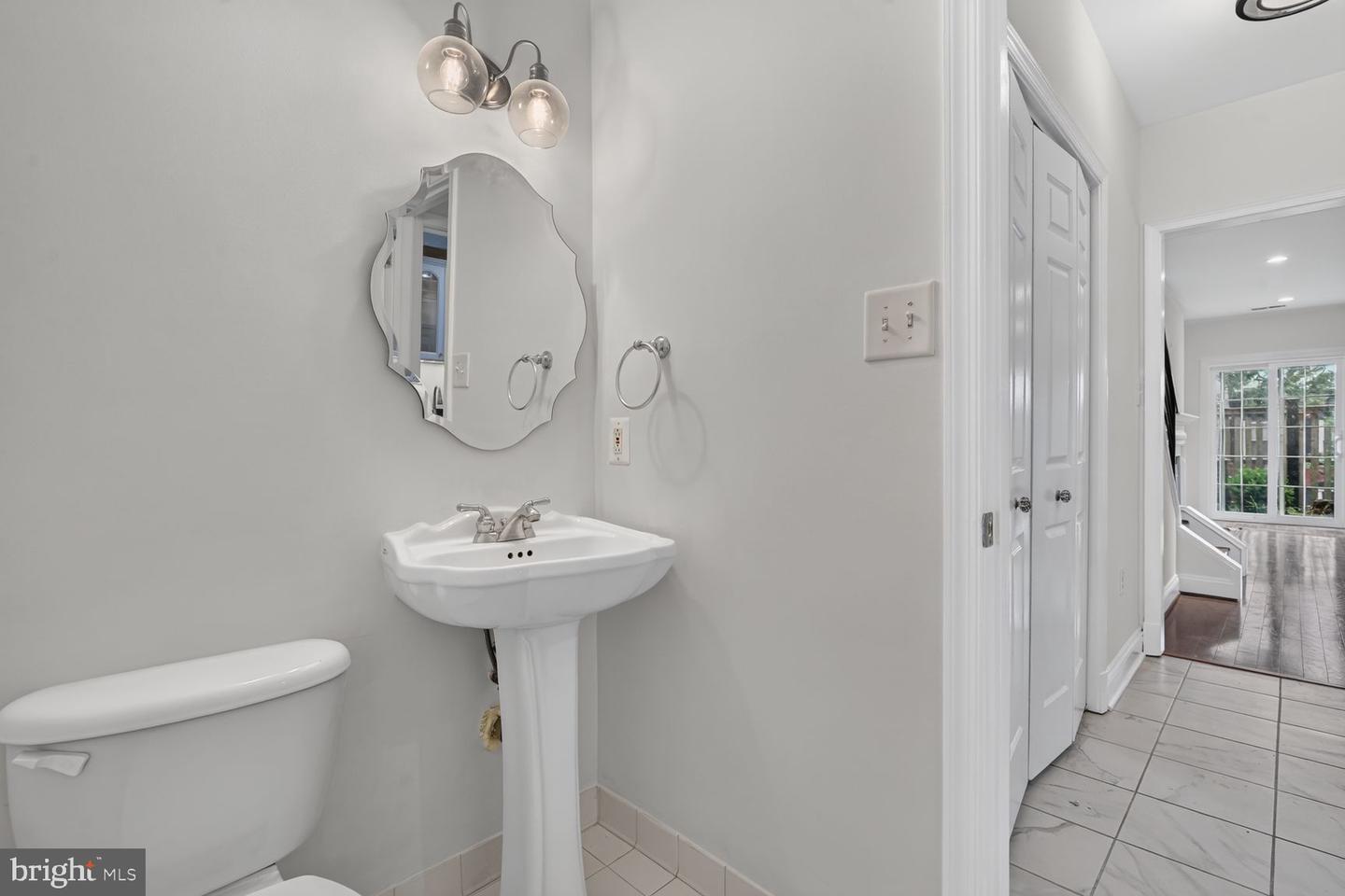1636 Beekman Pl Nw #d Property Photo 21