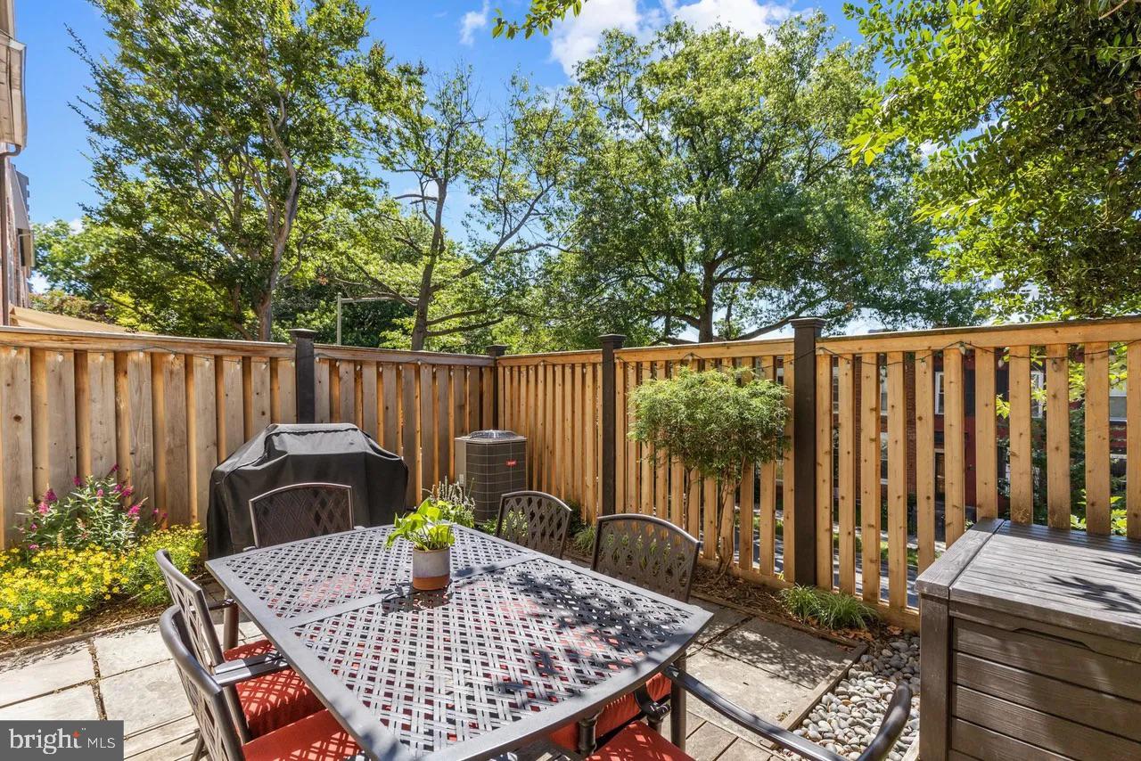 1636 Beekman Pl Nw #d Property Photo 24