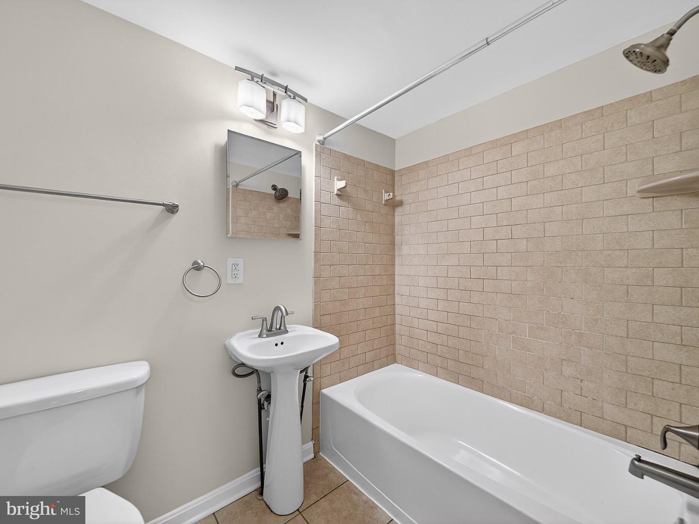 3111 Naylor Rd Se #104 Property Photo 9