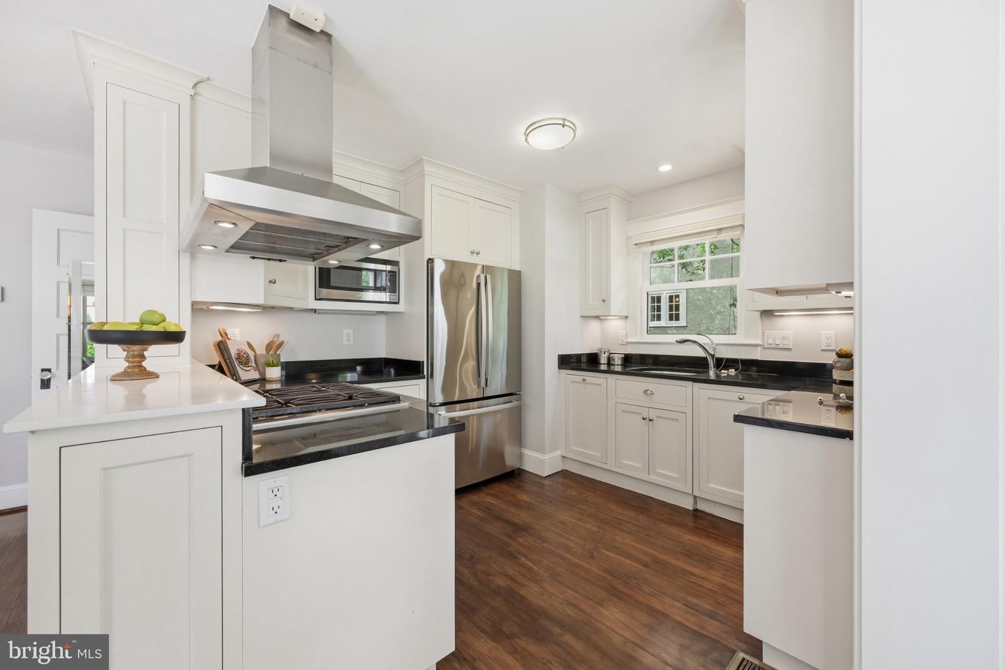 3755 Jenifer St Nw Property Photo 10