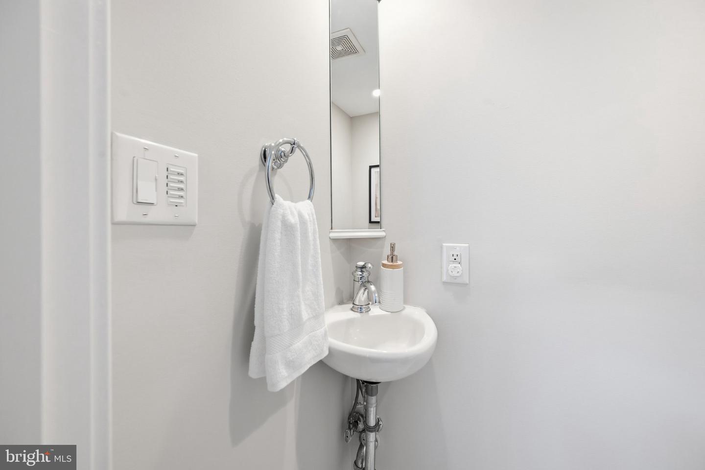 3755 Jenifer St Nw Property Photo 13