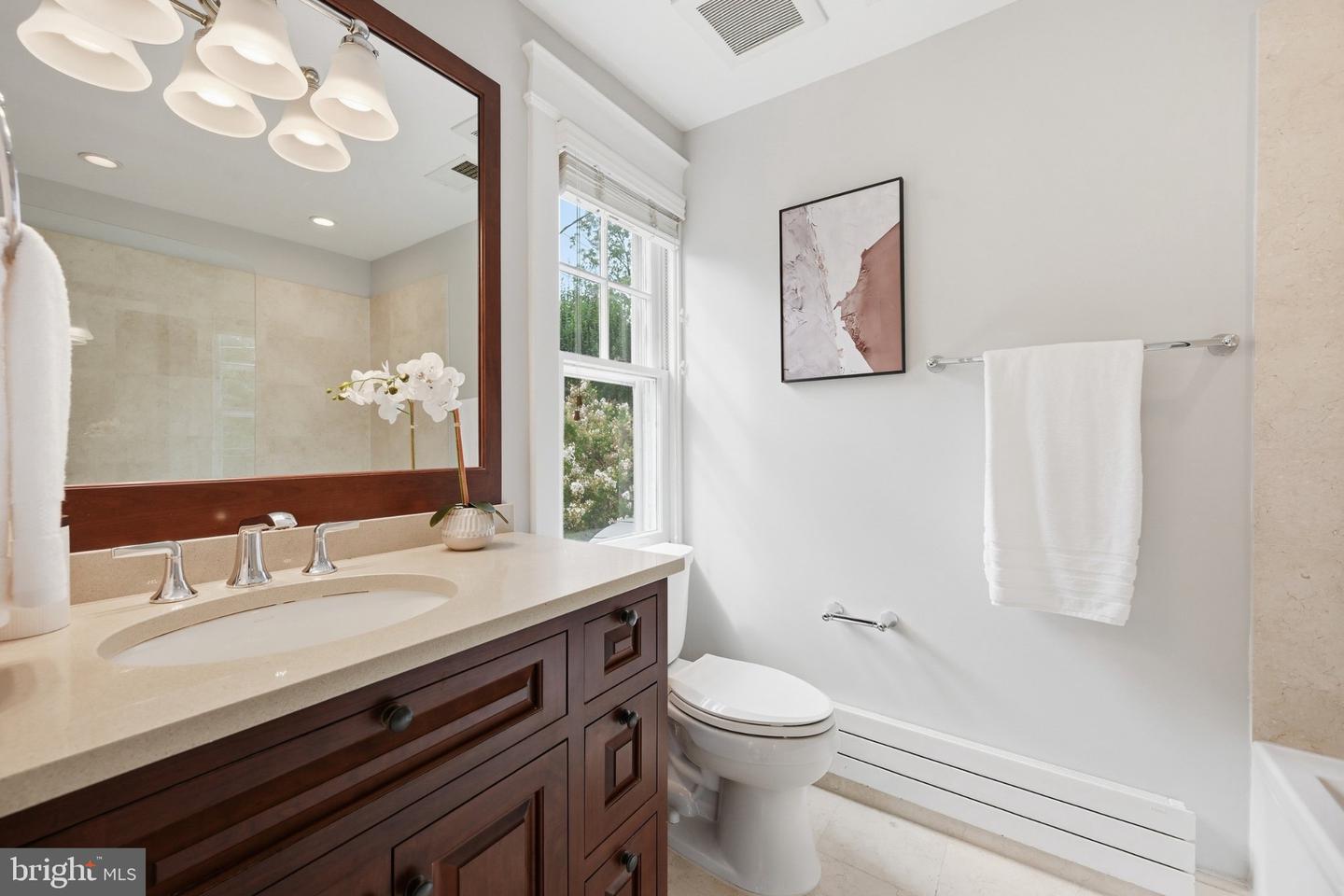 3755 Jenifer St Nw Property Photo 17