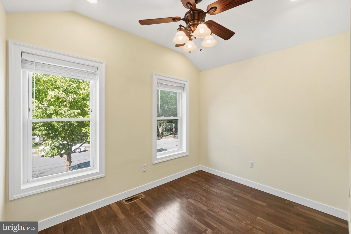 1515 Independence Ave Se Property Photo 12