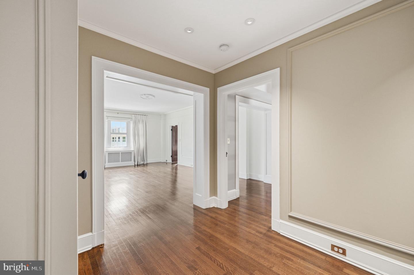 1026 16th St Nw #801 Property Photo 5