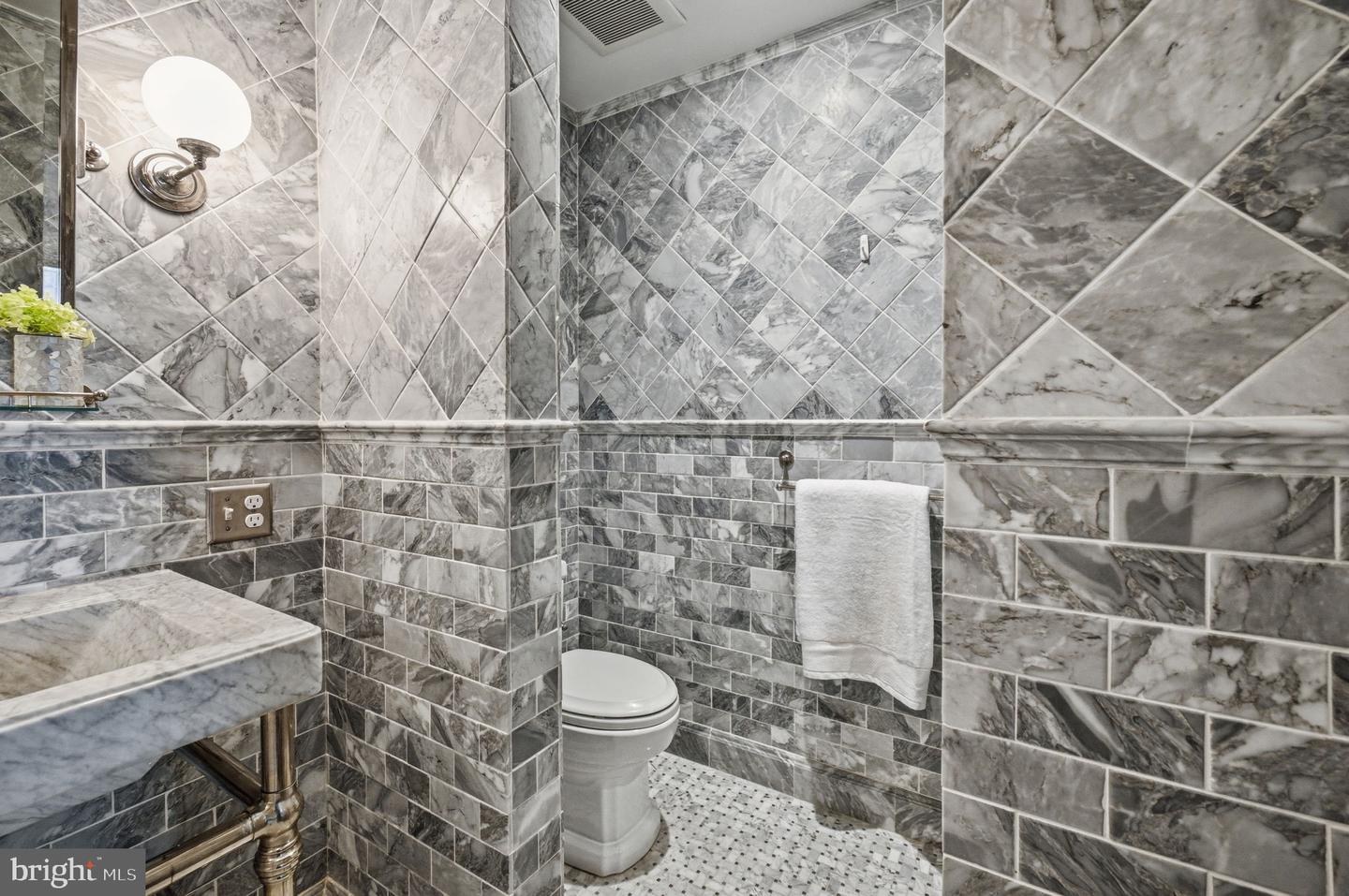1026 16th St Nw #801 Property Photo 18
